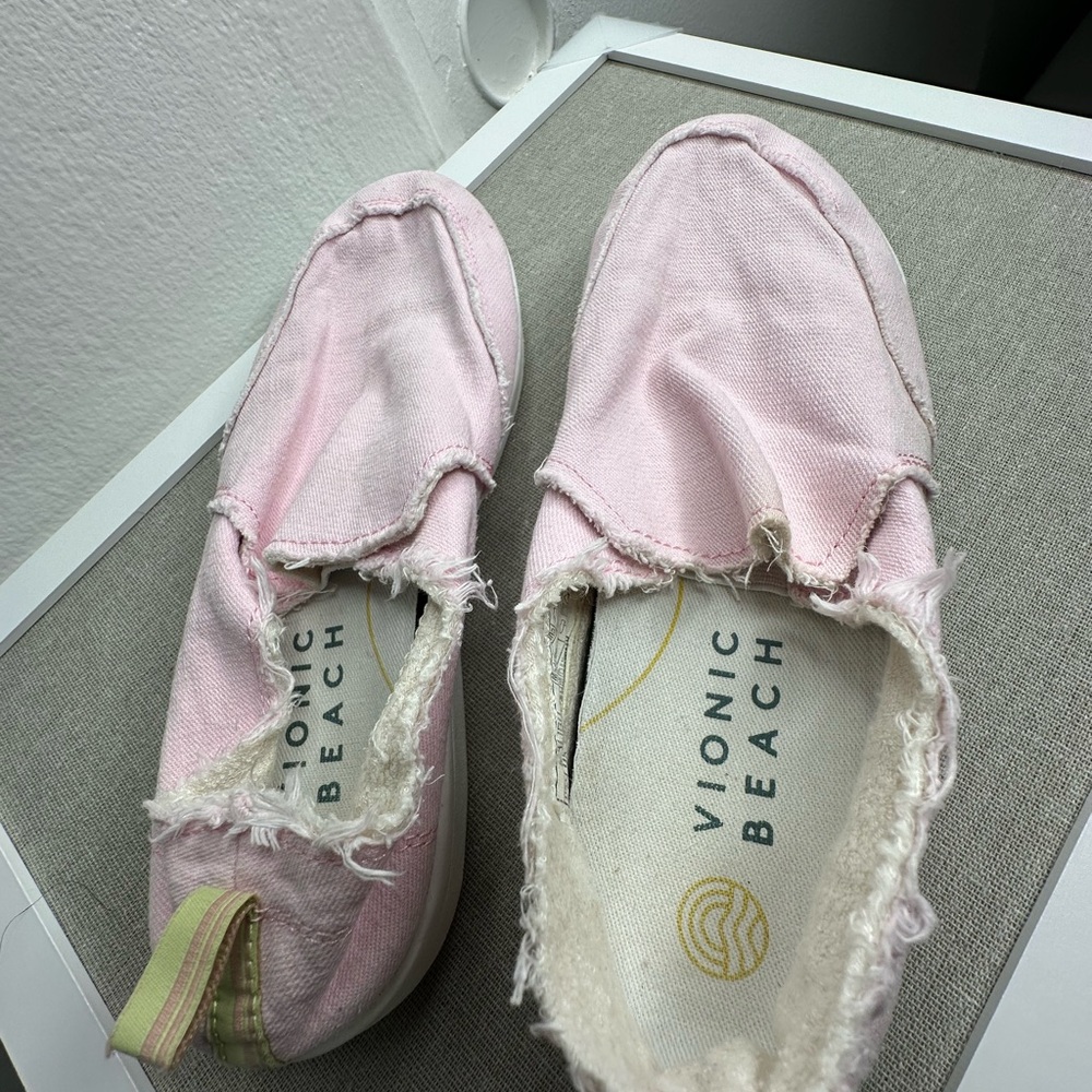 Vionic Beach Light Pink Canvas Slip-Ons
